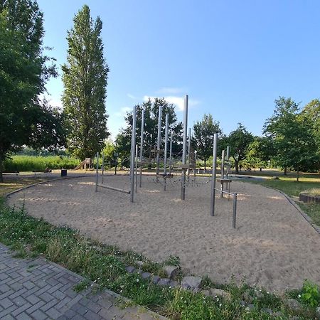 Die Ferienwohnung "Am Kietz" Schwedt Bagian luar foto