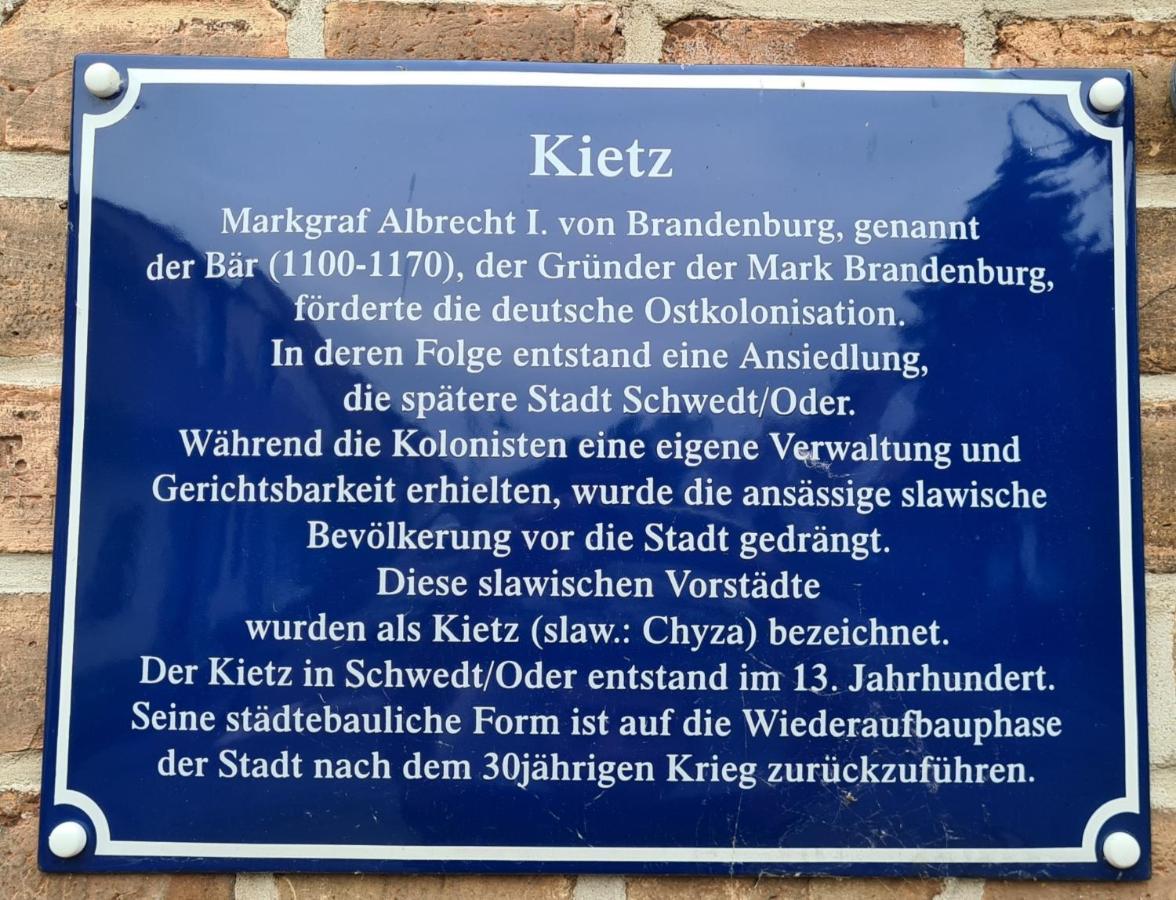 Die Ferienwohnung "Am Kietz" Schwedt Bagian luar foto